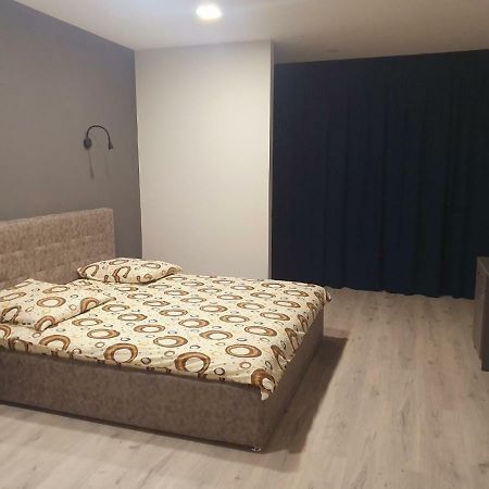 Apartments Yes Uzhhorod Ngoại thất bức ảnh