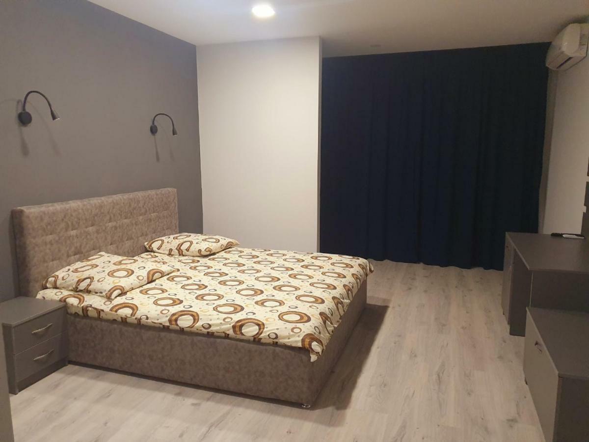 Apartments Yes Uzhhorod Ngoại thất bức ảnh